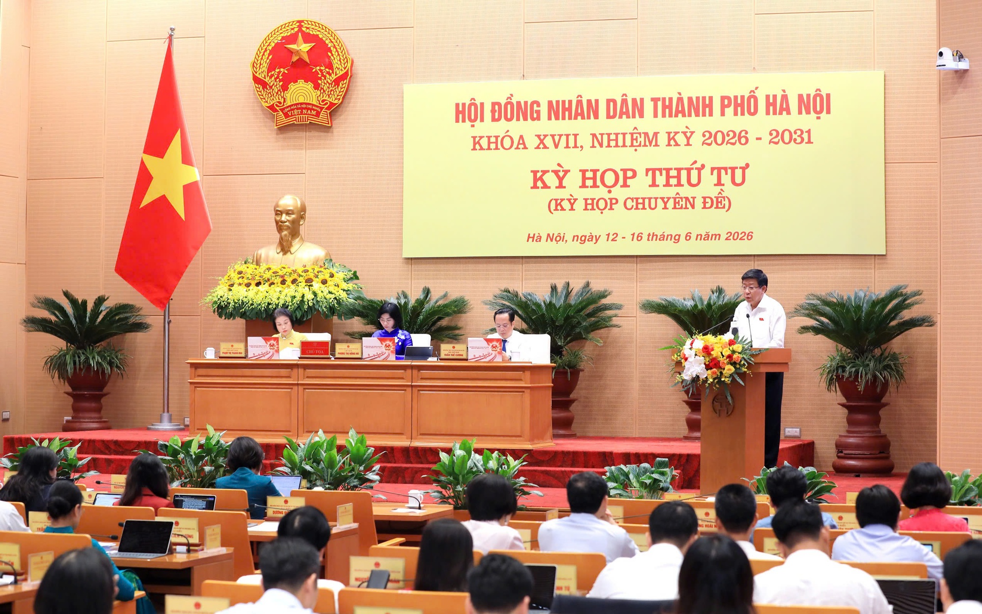 Quang cảnh kỳ họp