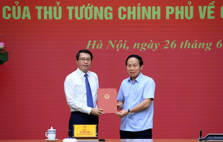 CÔNG BỐ QUYẾT ĐỊNH BỔ NHIỆM ÔNG TRẦN ANH TIẾN GIỮ CHỨC PHÓ CHỦ NHIỆM VĂN PHÒNG CHÍNH PHỦ- Ảnh 1.