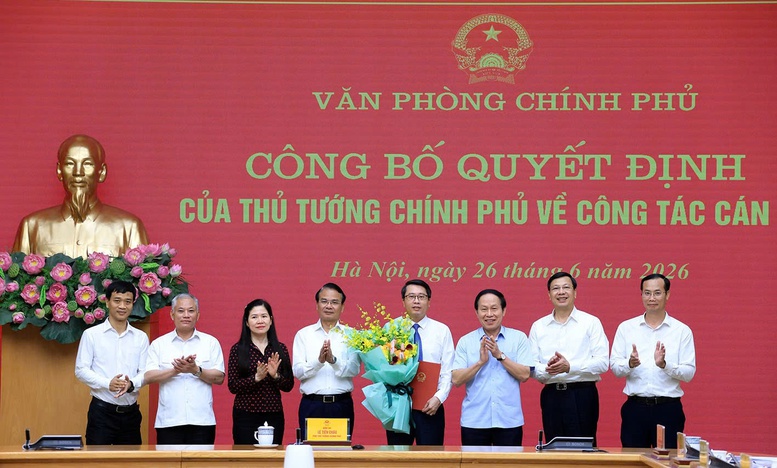 CÔNG BỐ QUYẾT ĐỊNH BỔ NHIỆM ÔNG TRẦN ANH TIẾN GIỮ CHỨC PHÓ CHỦ NHIỆM VĂN PHÒNG CHÍNH PHỦ- Ảnh 4.