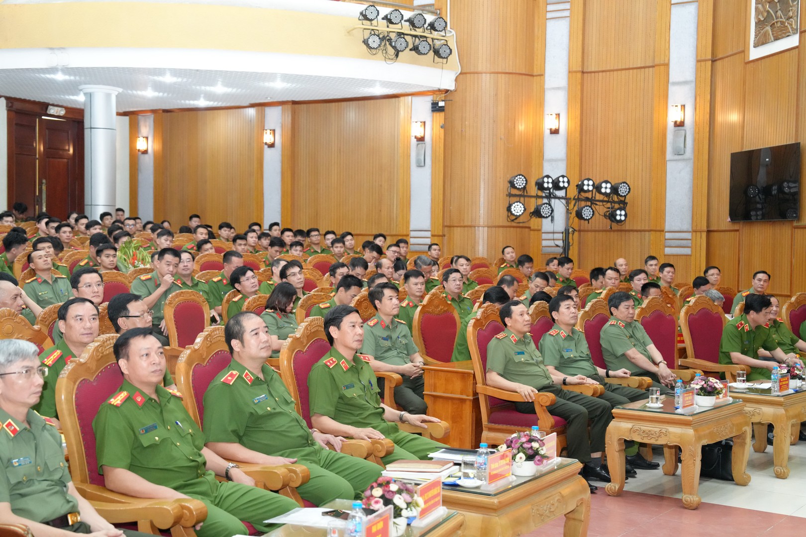 SẮP XẾP BỘ MÁY: Hoàn thiện cơ chế bố trí lực lượng điều tra, trinh sát trong các Cơ quan Cảnh sát điều tra và Công an cấp xã- Ảnh 1.