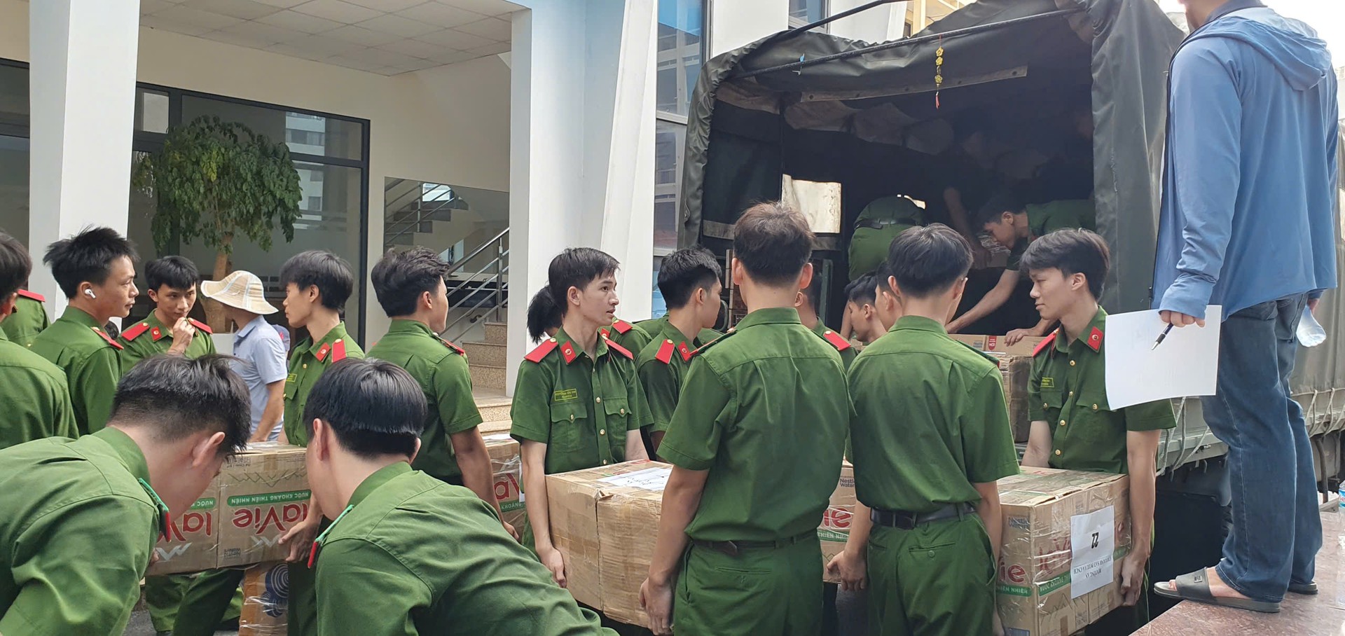 Bộ Công an cử lực lượng tham gia tìm kiếm, cứu nạn, khắc phục hậu quả động đất tại Venezuela- Ảnh 10.