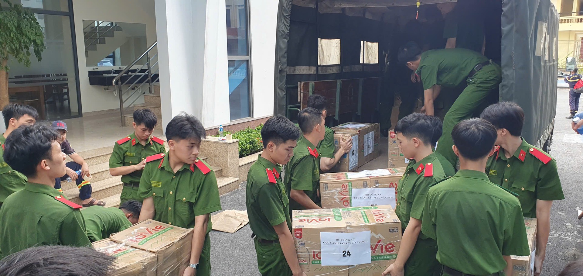 Bộ Công an cử lực lượng tham gia tìm kiếm, cứu nạn, khắc phục hậu quả động đất tại Venezuela- Ảnh 9.