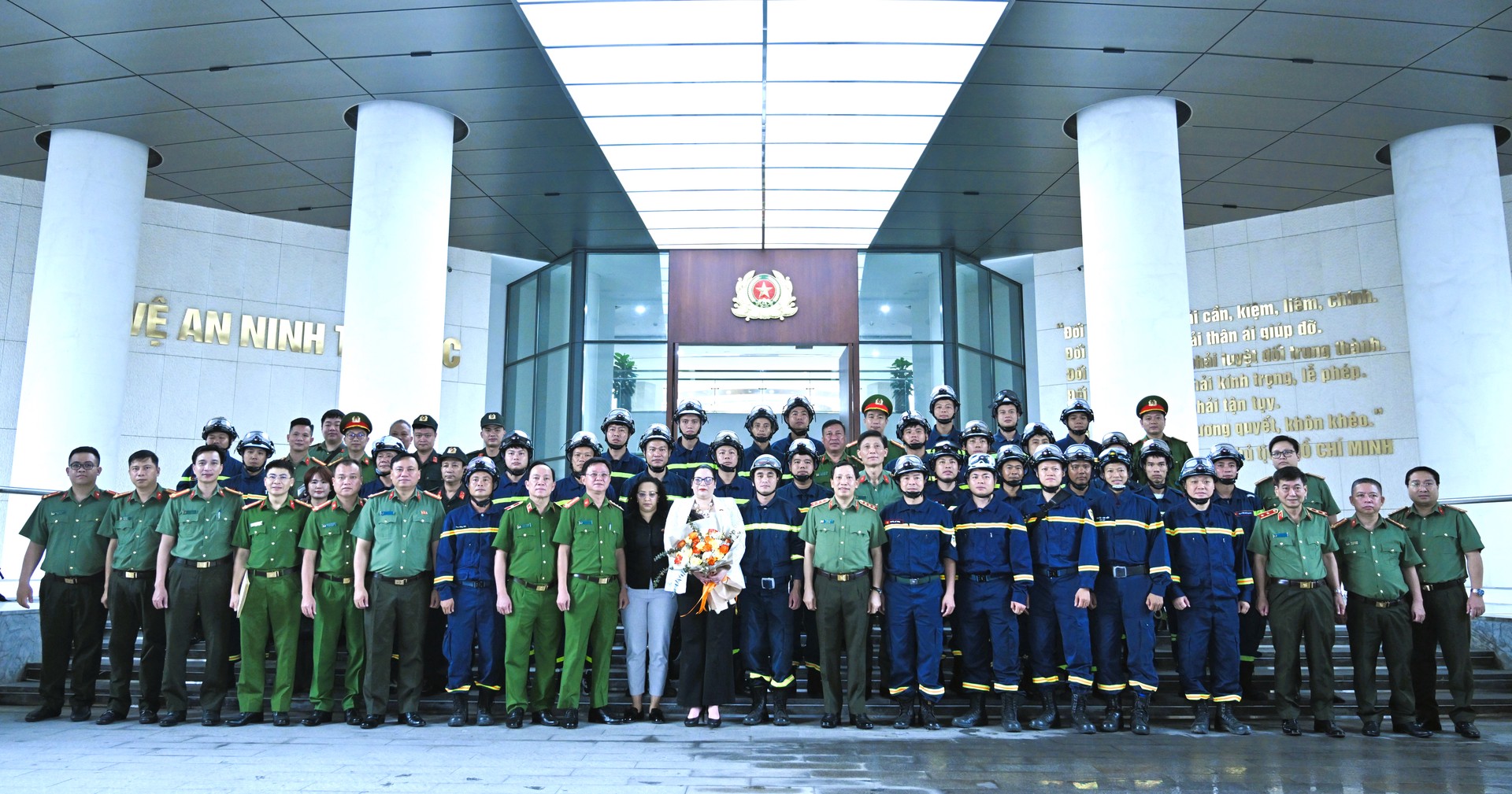 Bộ Công an cử lực lượng tham gia tìm kiếm, cứu nạn, khắc phục hậu quả động đất tại Venezuela- Ảnh 8.