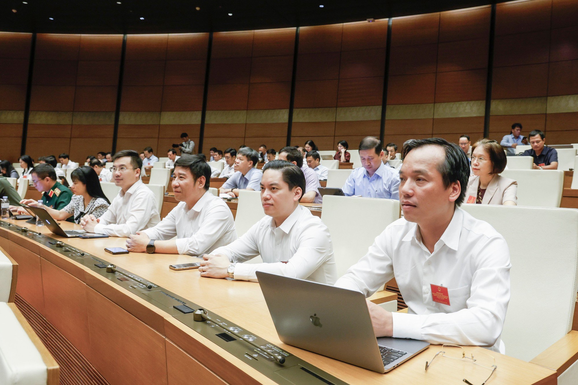 TỔNG THUẬT: HỘI NGHỊ TOÀN QUỐC TRIỂN KHAI NGHỊ QUYẾT SỐ 10-NQ/TW VỀ PHÁT TRIỂN KINH TẾ CÓ VỐN ĐẦU TƯ NƯỚC NGOÀI- Ảnh 9.