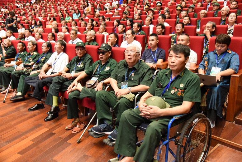 Trình Chủ tịch nước tặng quà cho người có công nhân dịp kỷ niệm 79 năm ngày Thương binh - Liệt sĩ- Ảnh 1.