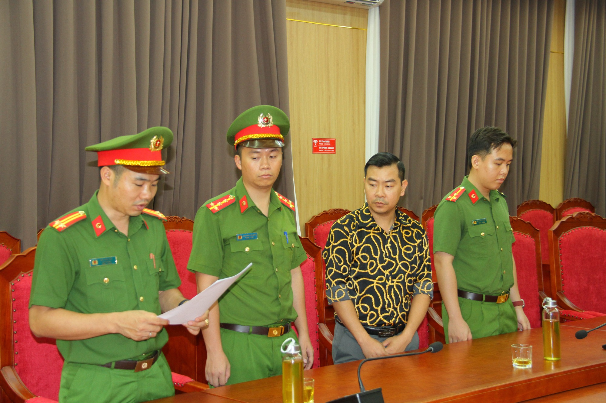 Khởi tố, bắt tạm giam Phó Chủ tịch UBND xã, Hiệu trưởng, Giám đốc doanh nghiệp...- Ảnh 4.