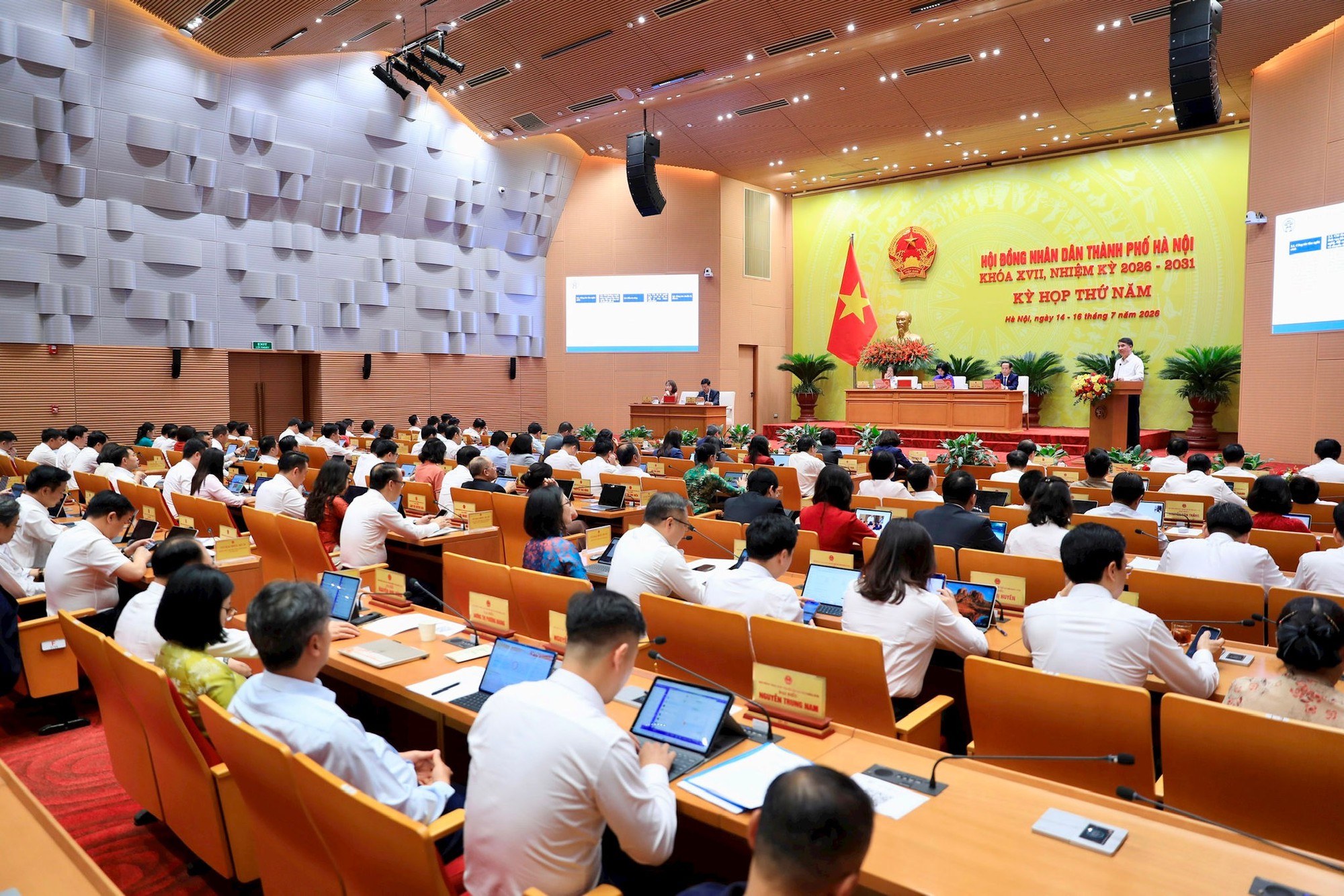 Sửa đổi, bổ sung mức chi hỗ trợ cán bộ y tế - dân số trên địa bàn Hà Nội- Ảnh 1.