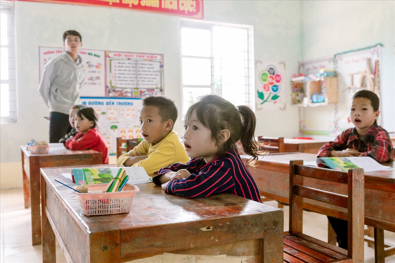 Khẩn trương sắp xếp trường lớp, giảm biên chế quản lý, tăng biên chế trực tiếp giảng dạy- Ảnh 3.