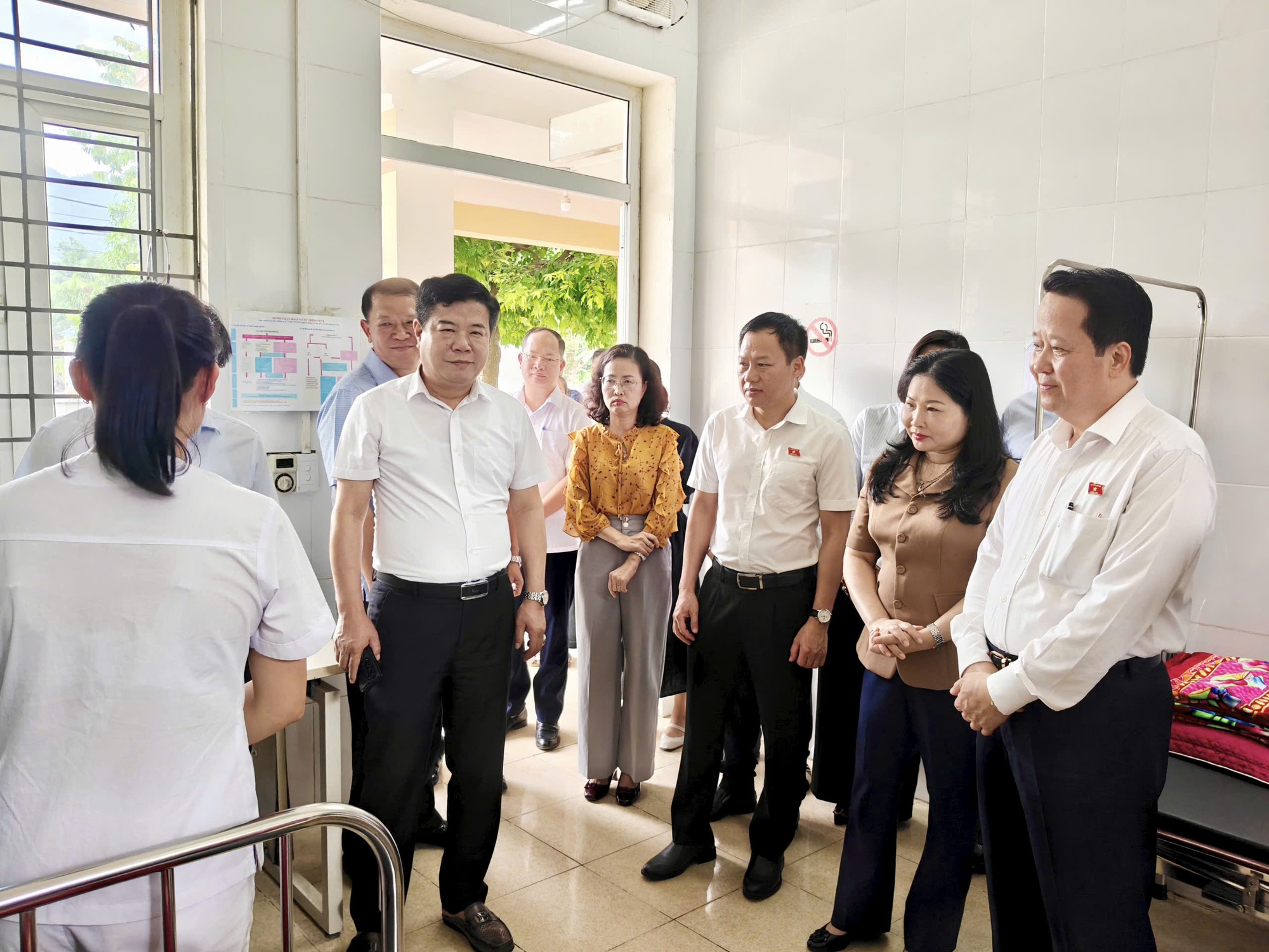 Sắp xếp, sáp nhập trạm y tế: Thiếu nhân lực, tăng áp lực- Ảnh 2.