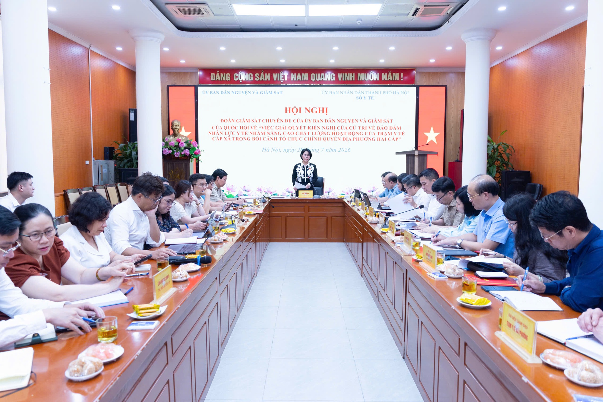 Sắp xếp Trạm y tế: Thiếu kế toán, thống kê, nhân lực quản trị; khó tuyển dụng bác sĩ, dược sĩ- Ảnh 1.