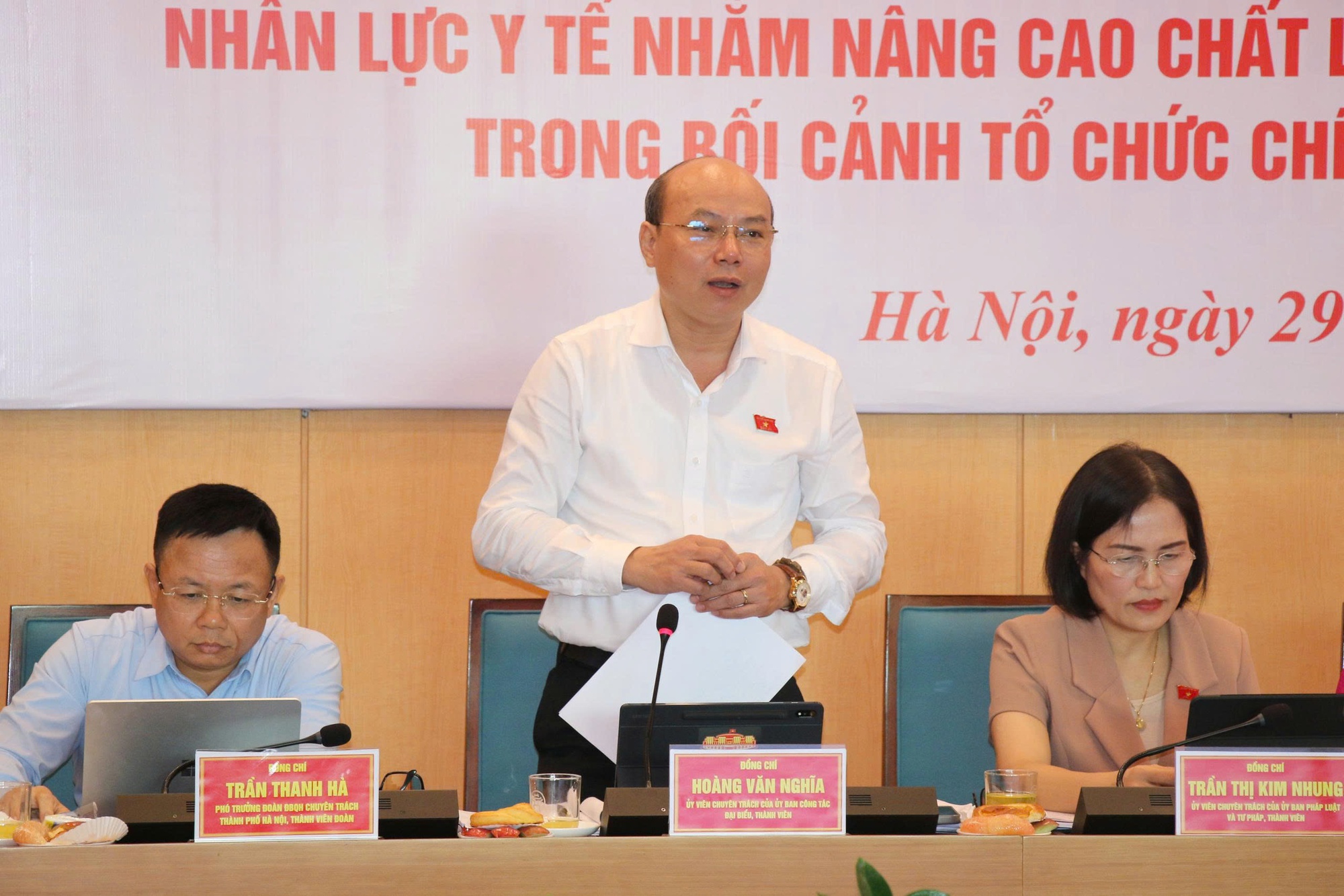 Sắp xếp Trạm y tế: Thiếu bác sĩ chuyên khoa; khó tuyển dụng, giữ chân nhân lực; chưa có quy định chế độ phụ cấp- Ảnh 6.