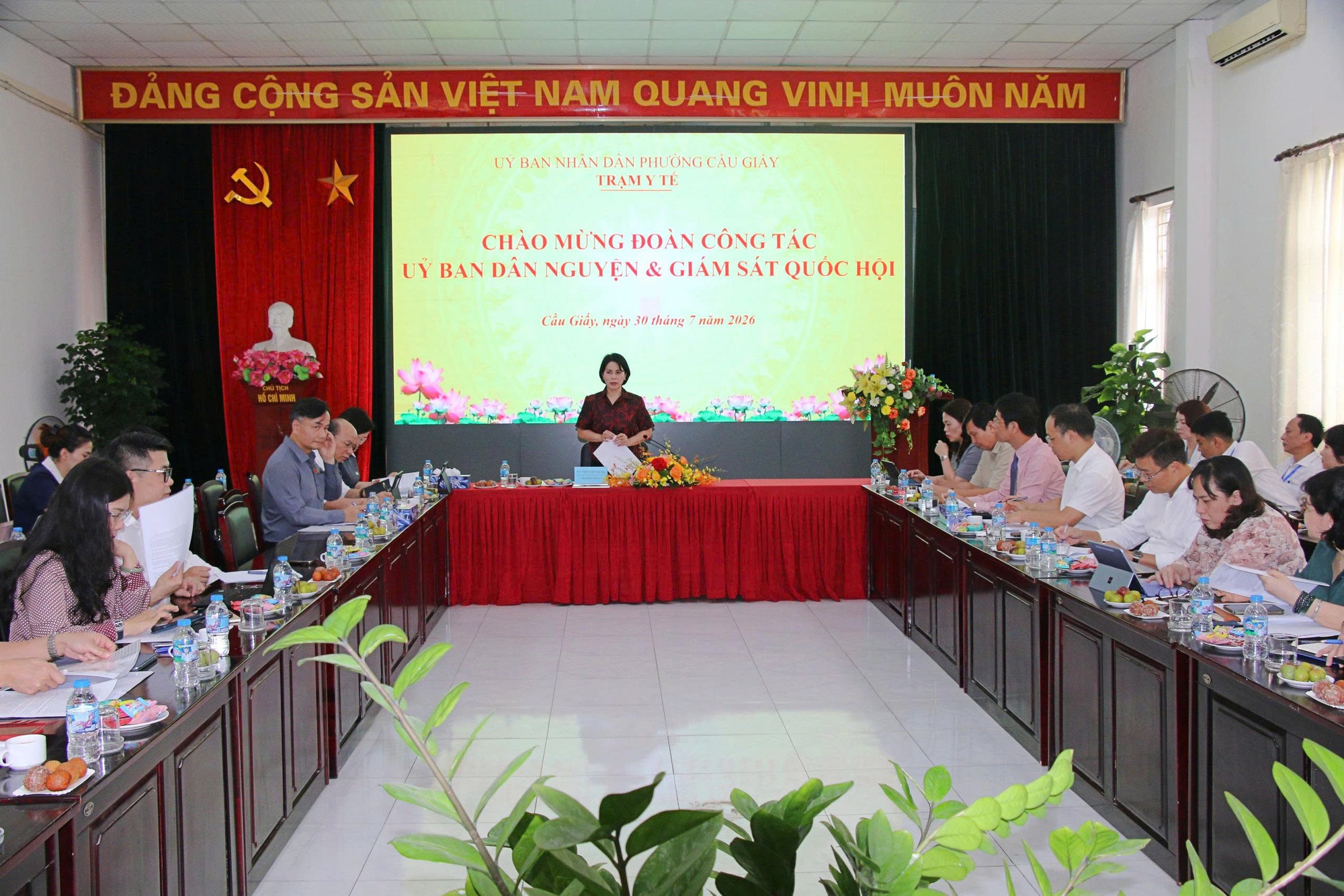 Bảo đảm nhân lực cho Trạm Y tế sau sắp xếp, tổ chức lại: Cần chế độ đãi ngộ mang tính đột phá- Ảnh 1.