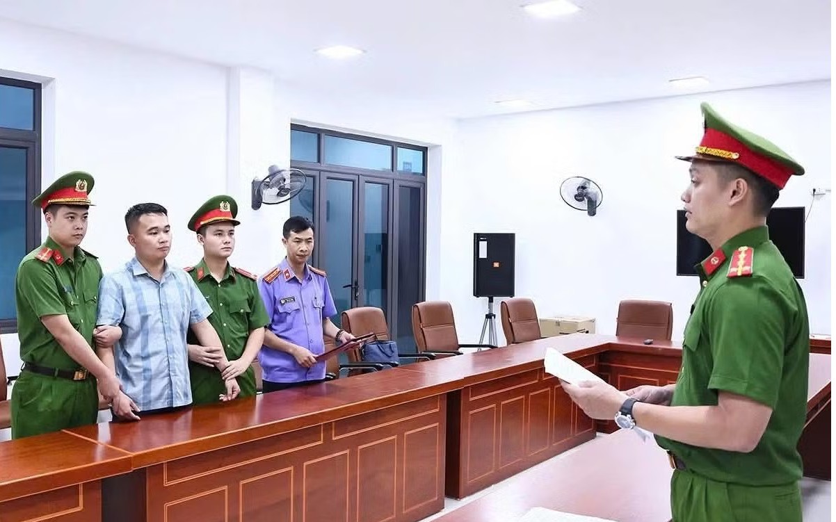 Thi tốt nghiệp tại Tuyên Quang: Thi hành lệnh giữ người trong trường hợp khẩn cấp đối với 1 giáo viên