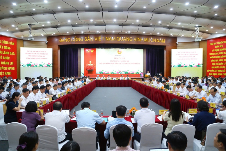 Tập trung nghiên cứu, đề xuất các Nghị quyết mới về cải cách chính sách tiền lương, bảo hiểm xã hội - Ảnh 2.