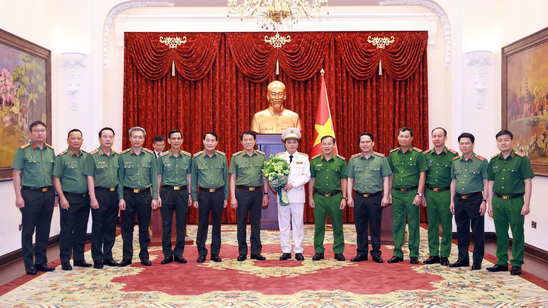 Tổng Bí thư, Chủ tịch nước Tô Lâm trao Quyết định thăng cấp bậc hàm Thượng tướng đối với Thứ trưởng Đặng Hồng Đức- Ảnh 5.