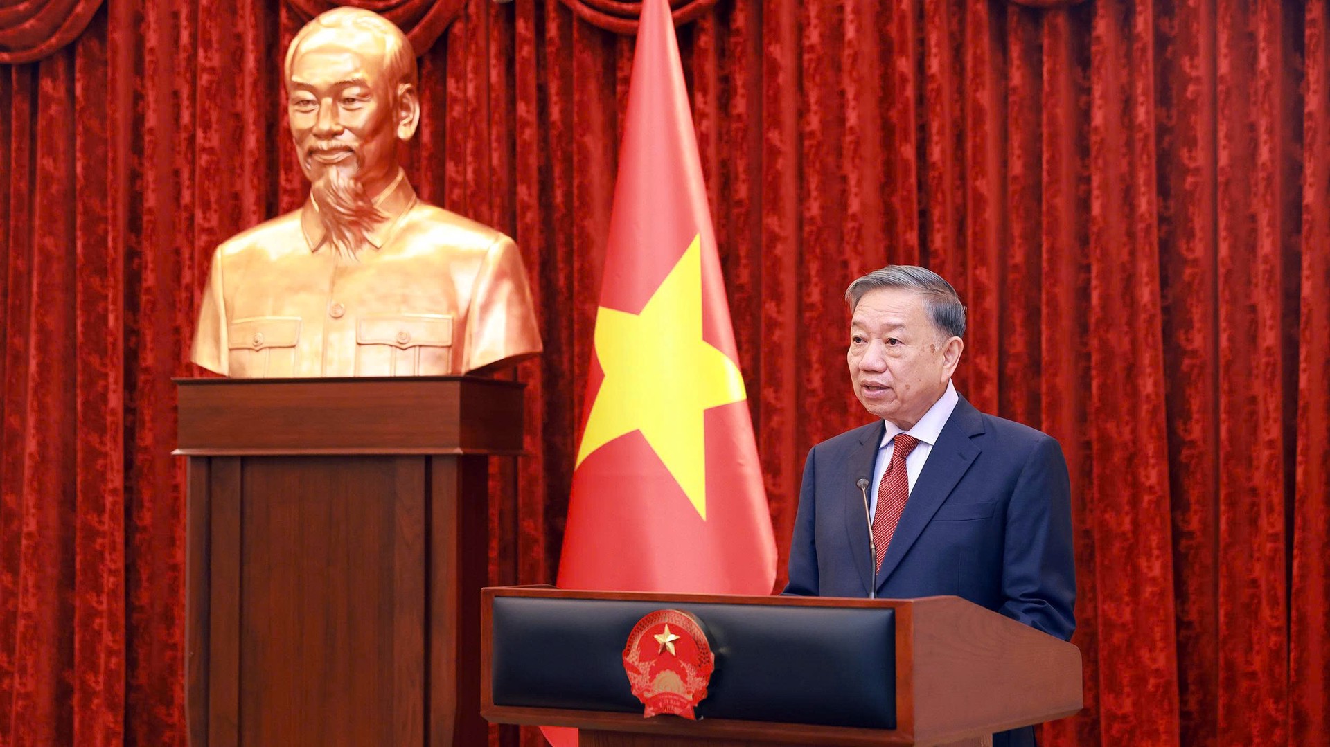 Tổng Bí thư, Chủ tịch nước Tô Lâm trao Quyết định thăng cấp bậc hàm Thượng tướng đối với Thứ trưởng Đặng Hồng Đức- Ảnh 3.