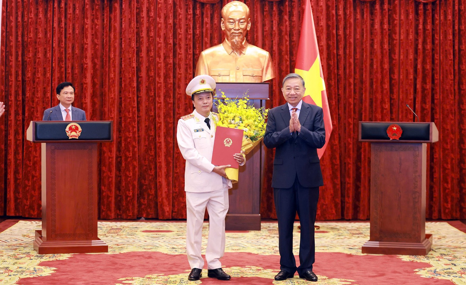 Tổng Bí thư, Chủ tịch nước Tô Lâm trao Quyết định thăng cấp bậc hàm Thượng tướng đối với Thứ trưởng Đặng Hồng Đức- Ảnh 2.