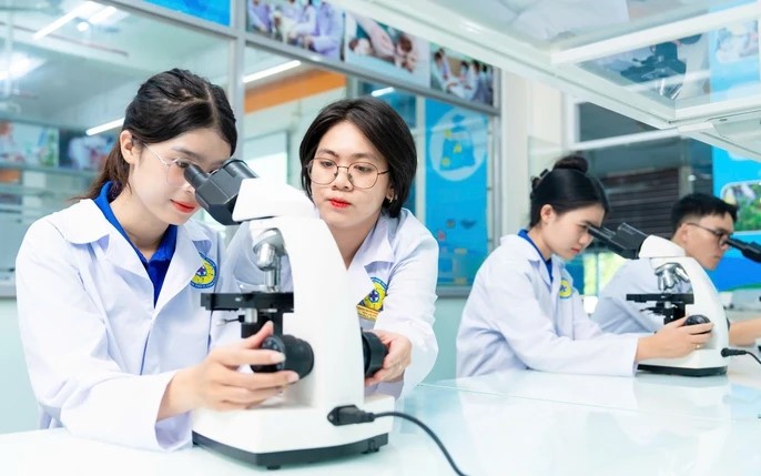 QUY ĐỊNH MỚI về BỔ NHIỆM, XẾP LƯƠNG xác định tương đương chức danh GIÁO VIÊN TRUNG HỌC NGHỀ