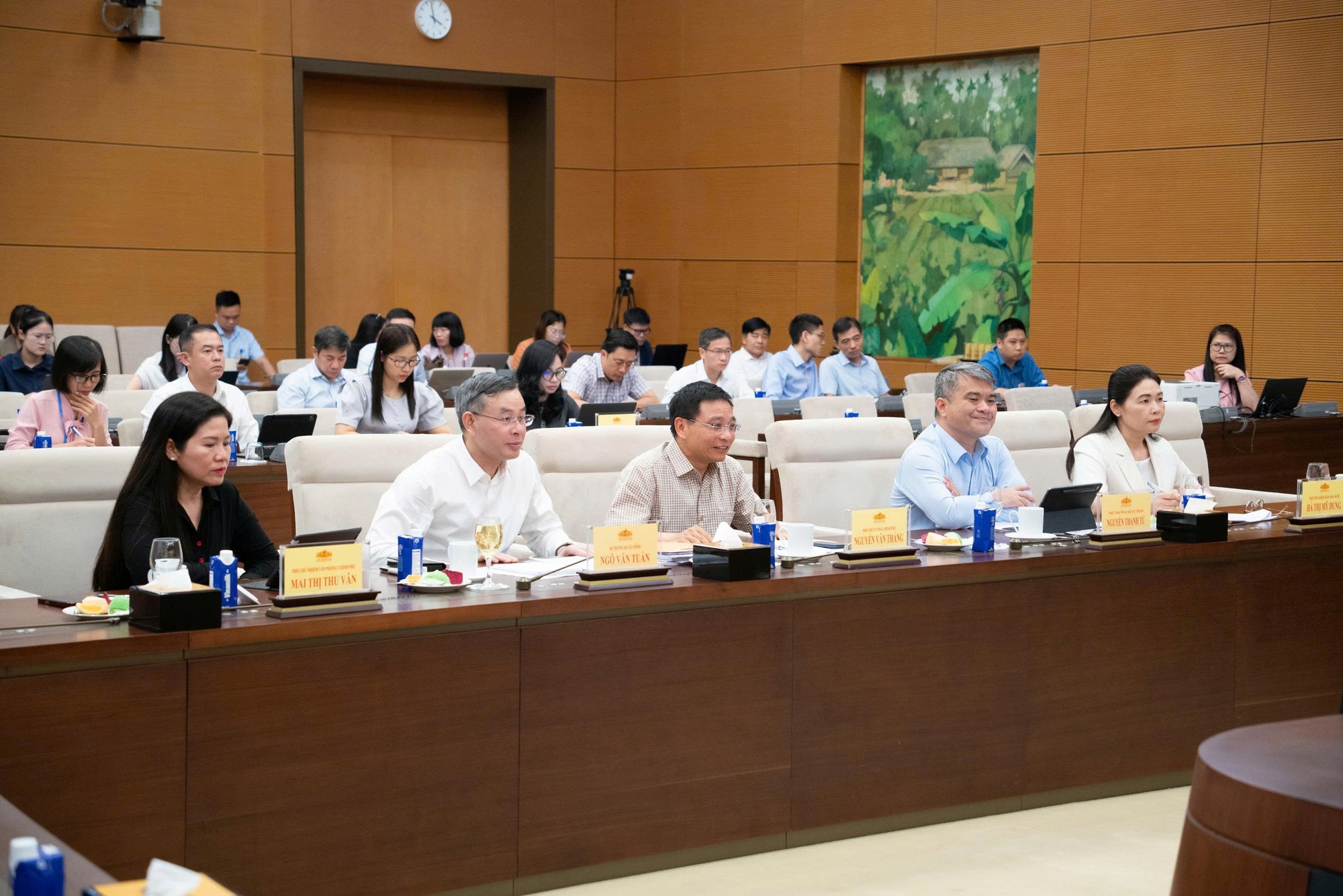 Việc ban hành chính sách giảm thuế ở thời điểm hiện tại là hết sức cần thiết và mang tính cấp bách- Ảnh 12.