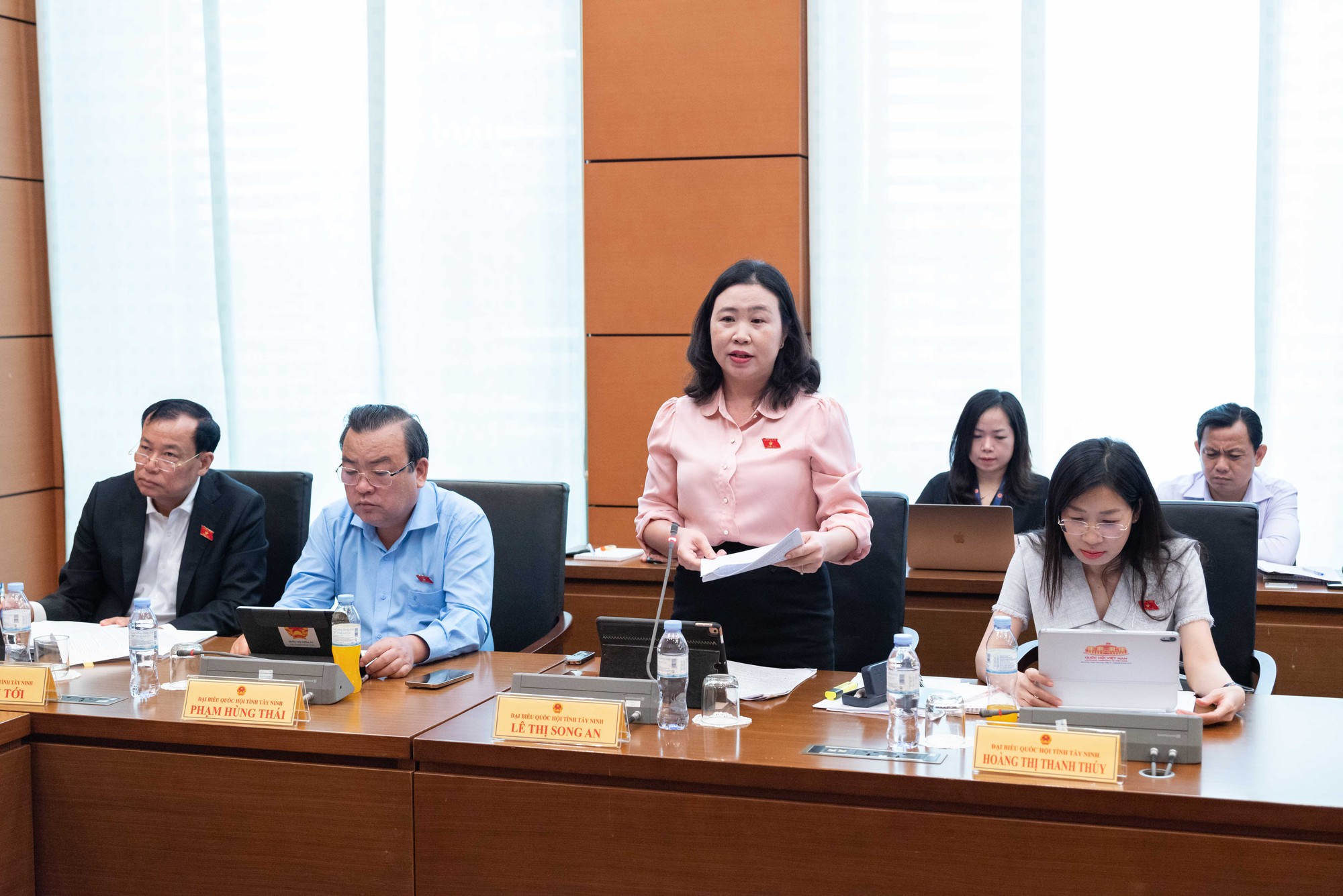 Đại biểu Quốc hội đề nghị Chính trị viên Ban Chỉ huy Quân sự cấp xã là sĩ quan chính quy- Ảnh 6.