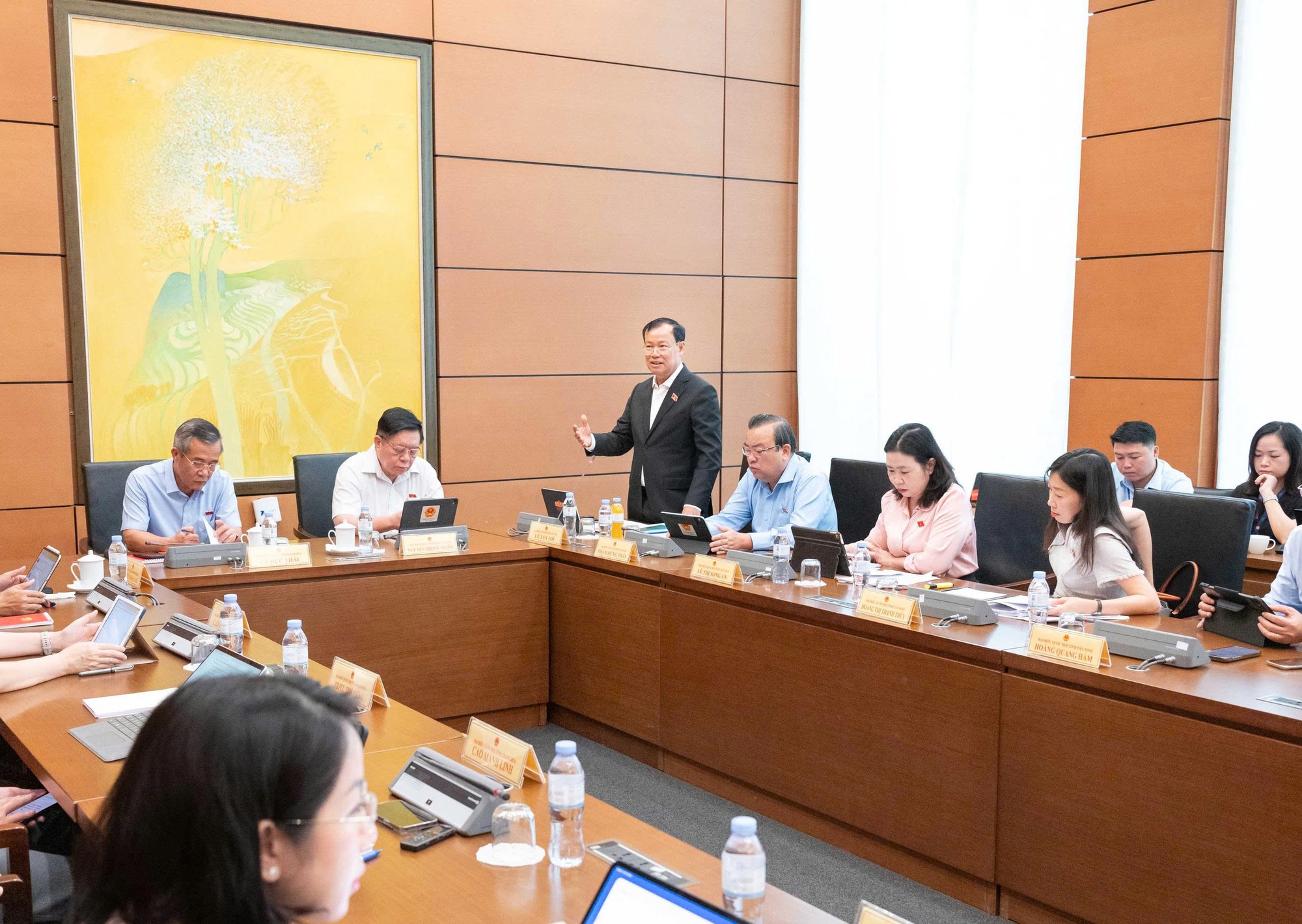 Đại biểu Quốc hội đề nghị Chính trị viên Ban Chỉ huy Quân sự cấp xã là sĩ quan chính quy- Ảnh 3.