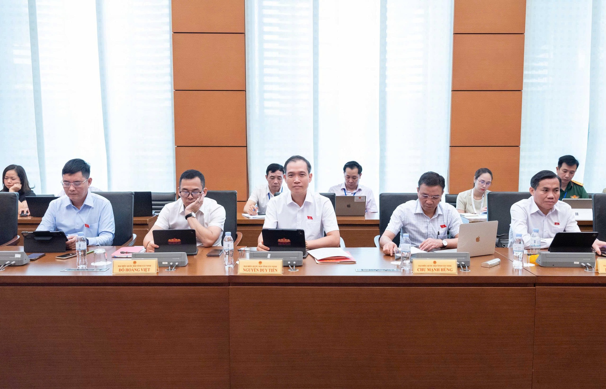 Đại biểu Quốc hội đề nghị Chính trị viên Ban Chỉ huy Quân sự cấp xã là sĩ quan chính quy- Ảnh 5.