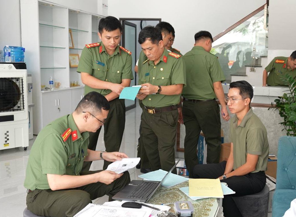 Khởi tố bác sĩ, y sĩ, nhân viên cùng nguyên lãnh đạo Trạm Y tế- Ảnh 4.
