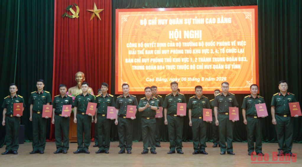 Điều động sĩ quan, sắp xếp, điều chỉnh, tổ chức lại lực lượng quân sự địa phương- Ảnh 2.