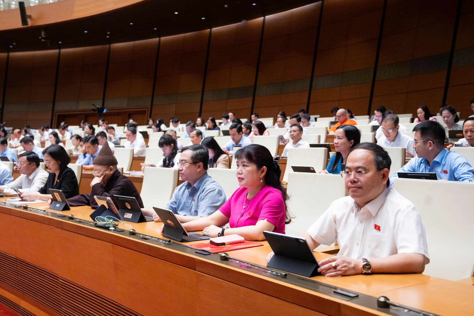 Khẩn trương sắp xếp, thành lập mới các cơ quan đơn vị; bố trí nhân sự phù hợp với mô hình chính quyền đô thị- Ảnh 3.