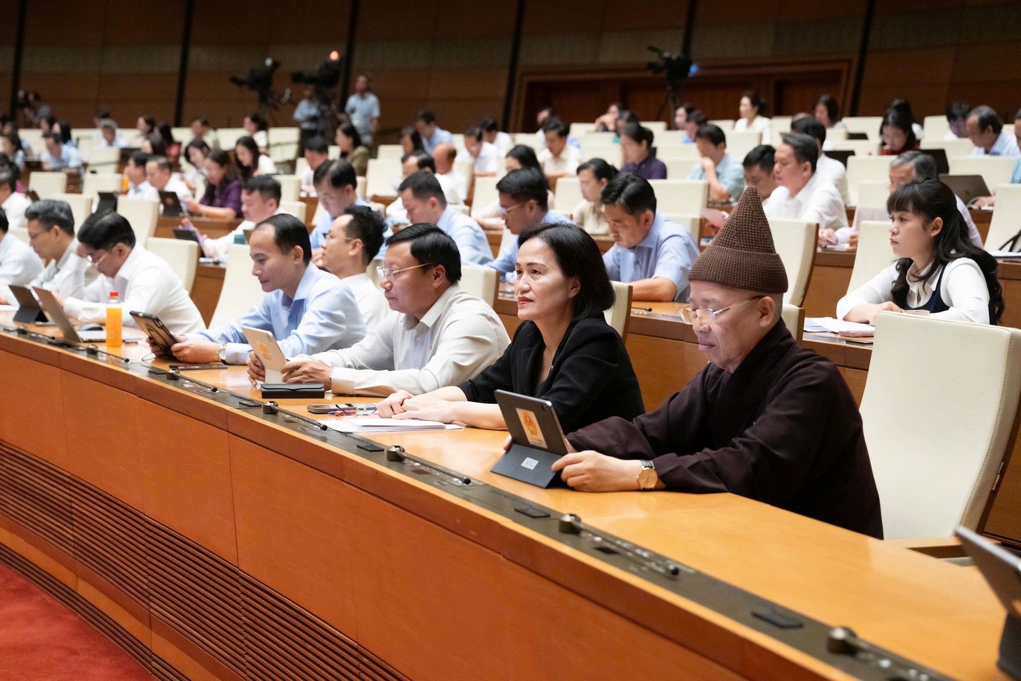 Khẩn trương sắp xếp, thành lập mới các cơ quan đơn vị; bố trí nhân sự phù hợp với mô hình chính quyền đô thị- Ảnh 7.