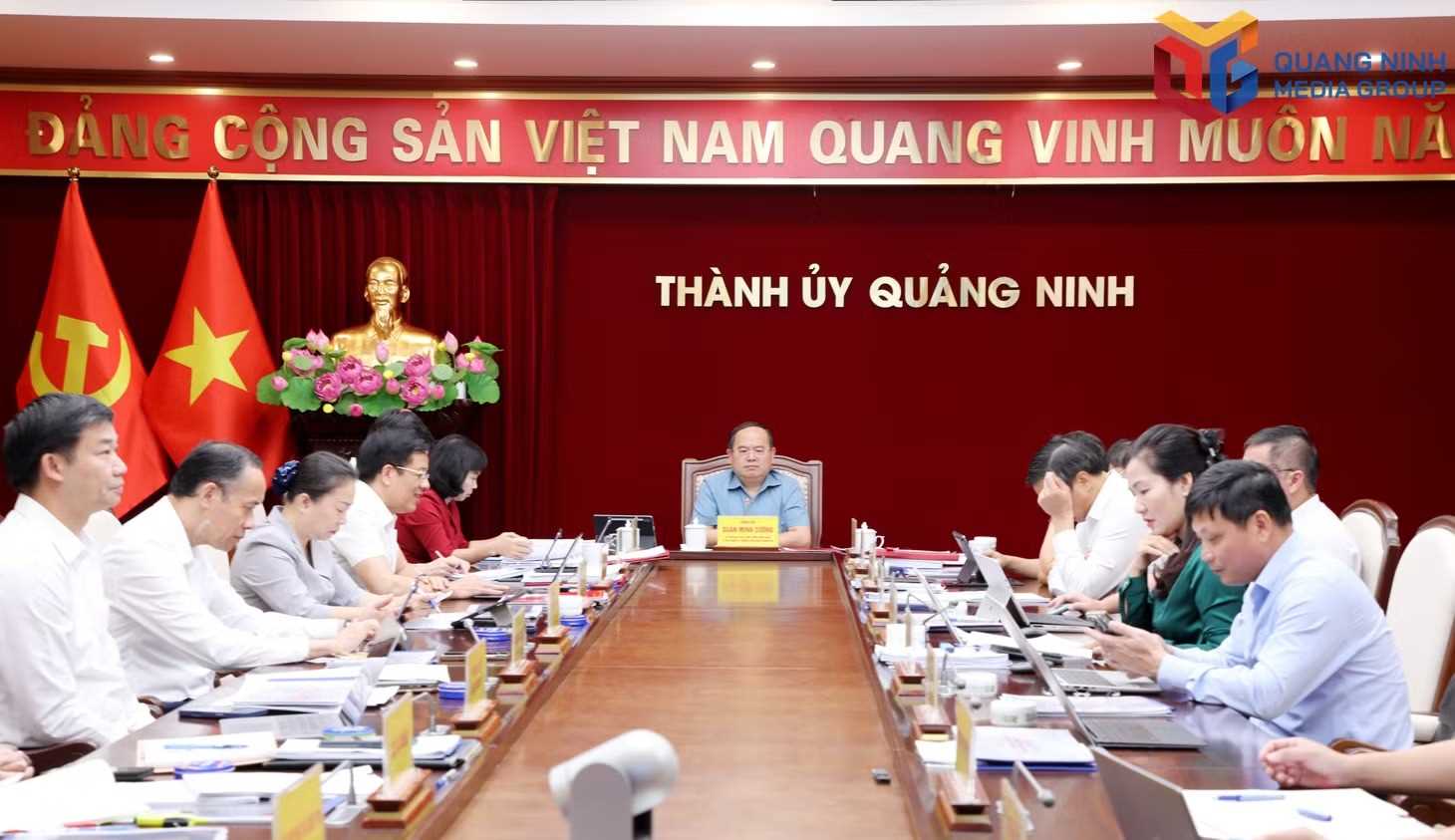 Triển khai thí điểm mô hình trường học xã hội chủ nghĩa, bệnh viện xã hội chủ nghĩa; nghiên cứu, xây dựng cột cờ cao nhất Việt Nam- Ảnh 1.