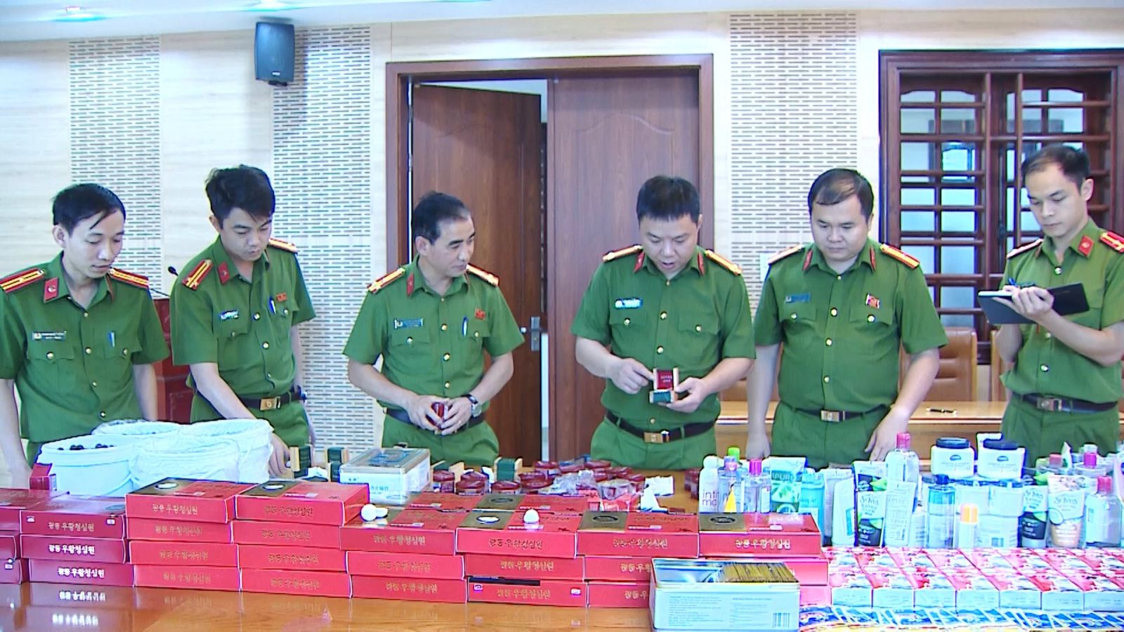 Vụ sản xuất, buôn bán thuốc An Cung giả: Chi tiết mức phạt theo Điều 193 Bộ luật Hình sự- Ảnh 8.
