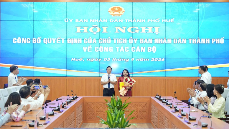 Điều động, bổ nhiệm 2 tân Giám đốc Sở và 5 Phó Giám đốc Sở, Phó Chánh Văn phòng UBND TP- Ảnh 2.