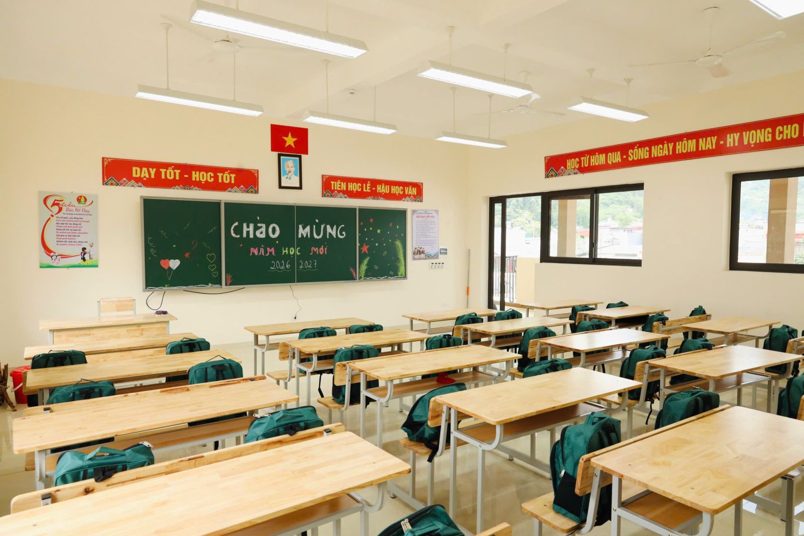 Không khí rộn ràng tại trường phổ thông nội trú mới, vùng biên Lào Cai trước khai giảng- Ảnh 5.
