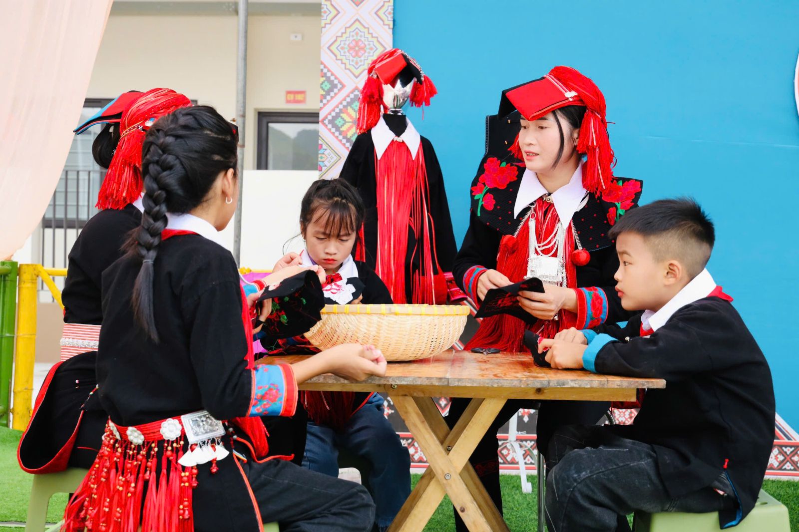 Không khí rộn ràng tại trường phổ thông nội trú mới, vùng biên Lào Cai trước khai giảng- Ảnh 18.
