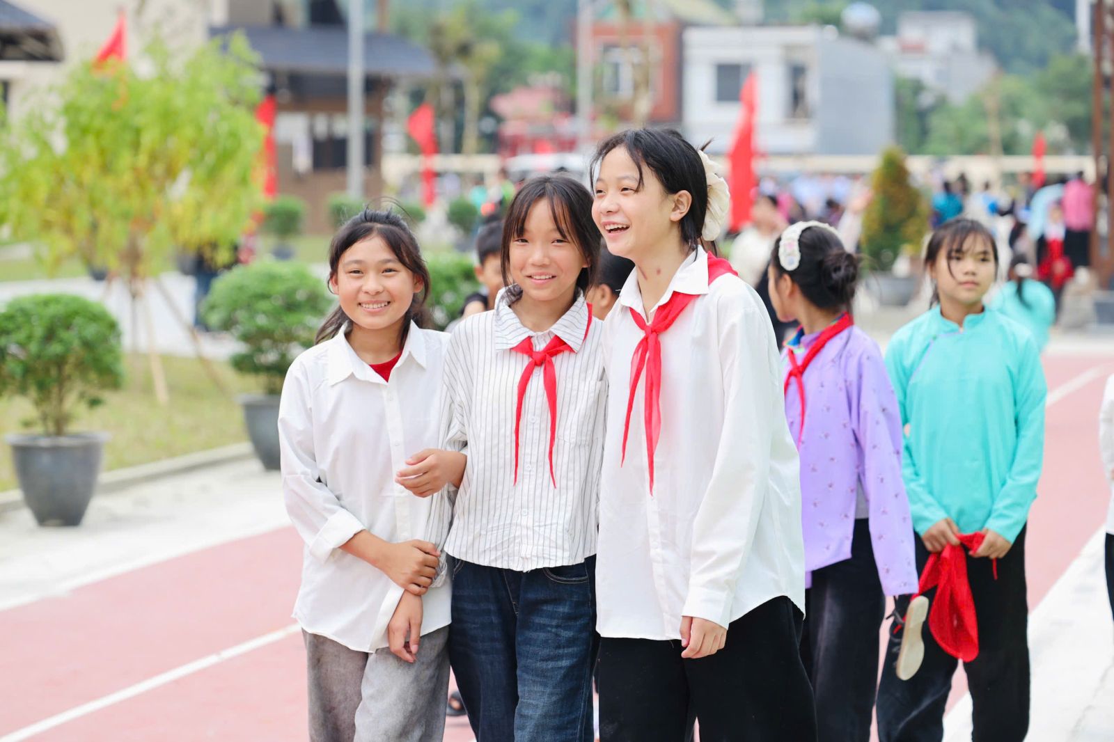 Không khí rộn ràng tại trường phổ thông nội trú mới, vùng biên Lào Cai trước khai giảng- Ảnh 8.