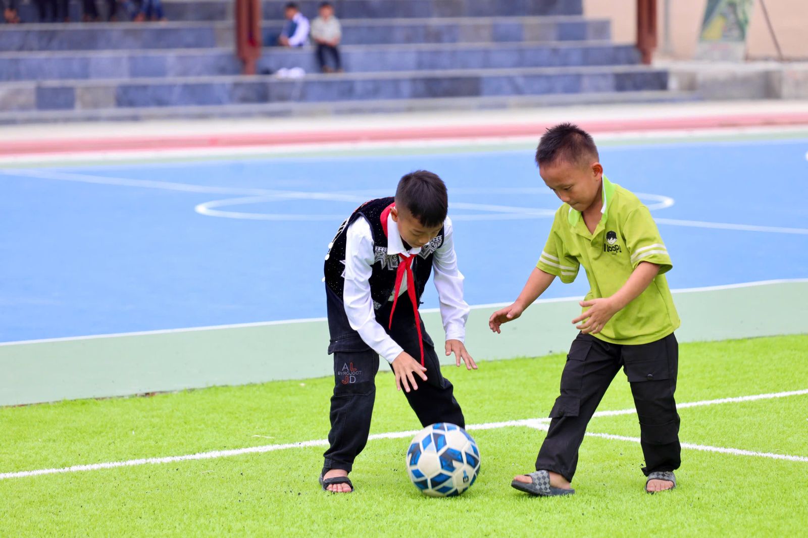 Không khí rộn ràng tại trường phổ thông nội trú mới, vùng biên Lào Cai trước khai giảng- Ảnh 12.