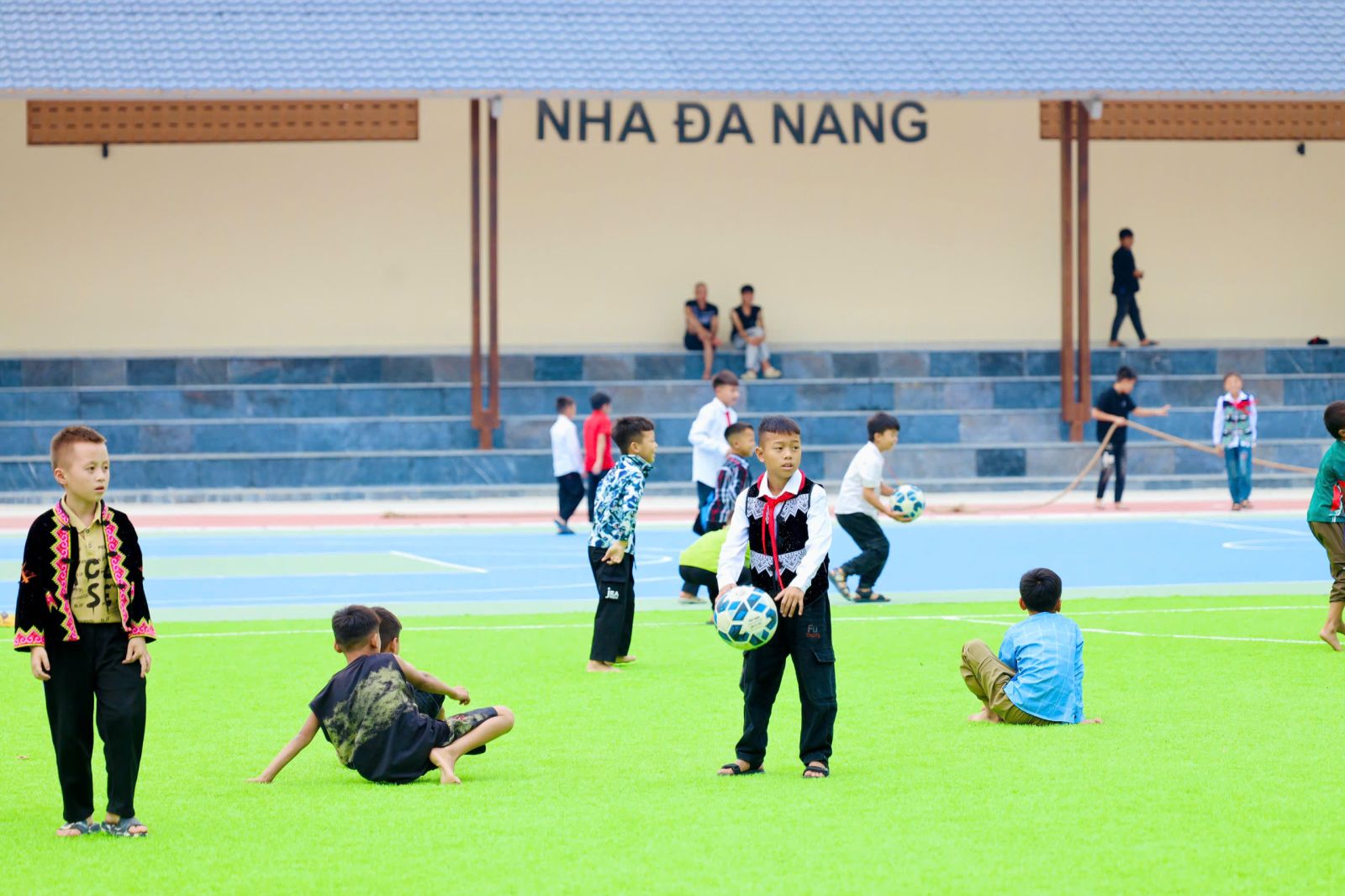 Không khí rộn ràng tại trường phổ thông nội trú mới, vùng biên Lào Cai trước khai giảng- Ảnh 11.