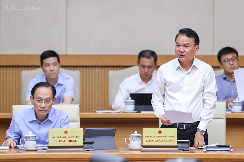 Thủ tướng chỉ đạo tăng tốc, bứt phá; đẩy nhanh giải ngân vốn đầu tư công; sắp xếp cơ sở giáo dục; bảo đảm sách giáo khoa, chính sách với học sinh yếu thế...- Ảnh 6.