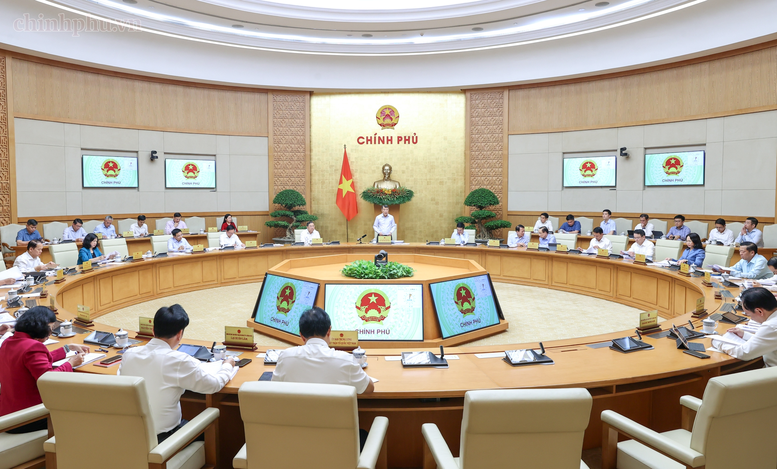 Thủ tướng chỉ đạo tăng tốc, bứt phá; đẩy nhanh giải ngân vốn đầu tư công; sắp xếp cơ sở giáo dục; bảo đảm sách giáo khoa, chính sách với học sinh yếu thế...- Ảnh 1.