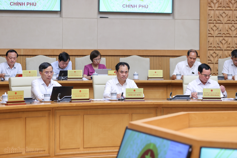 Thủ tướng chỉ đạo tăng tốc, bứt phá; đẩy nhanh giải ngân vốn đầu tư công; sắp xếp cơ sở giáo dục; bảo đảm sách giáo khoa, chính sách với học sinh yếu thế...- Ảnh 5.