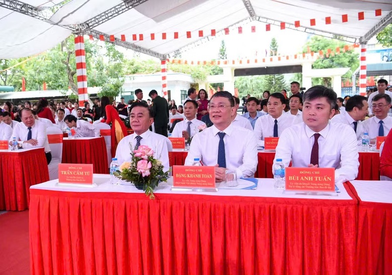 CẢ NƯỚC TƯNG BỪNG KHAI GIẢNG NĂM HỌC MỚI- Ảnh 9.