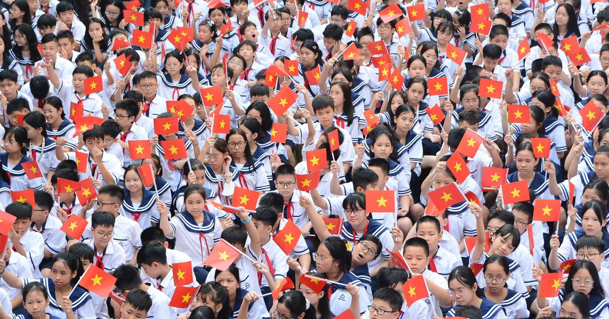 CẢ NƯỚC TƯNG BỪNG KHAI GIẢNG NĂM HỌC MỚI
