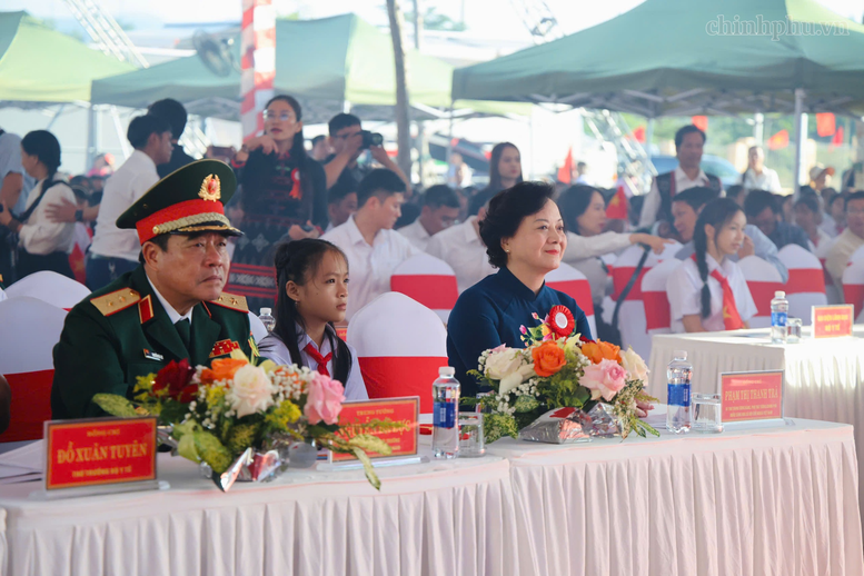 CẢ NƯỚC TƯNG BỪNG KHAI GIẢNG NĂM HỌC MỚI- Ảnh 11.