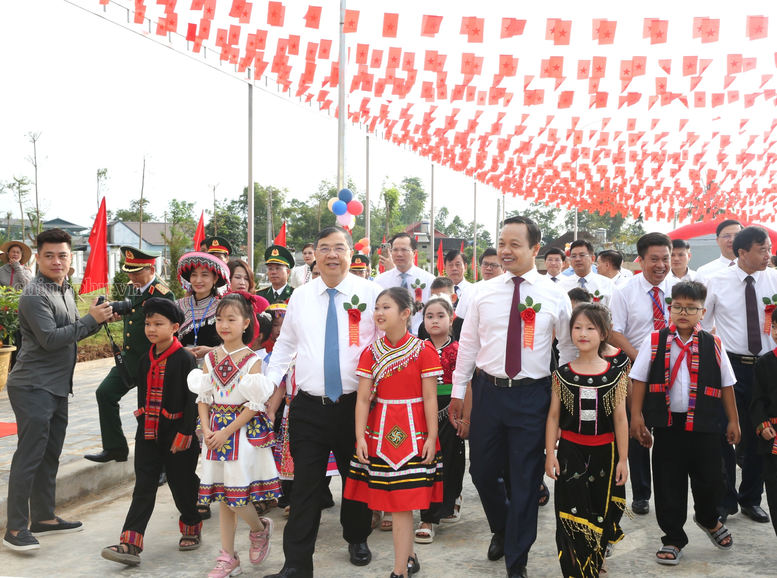 CẢ NƯỚC TƯNG BỪNG KHAI GIẢNG NĂM HỌC MỚI- Ảnh 10.