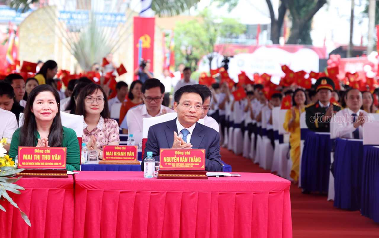 CẢ NƯỚC TƯNG BỪNG KHAI GIẢNG NĂM HỌC MỚI- Ảnh 13.