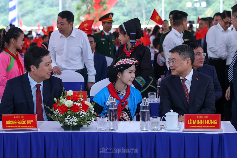 CẢ NƯỚC TƯNG BỪNG KHAI GIẢNG NĂM HỌC MỚI- Ảnh 4.