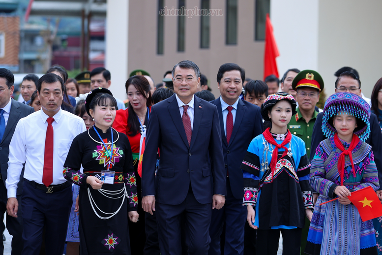 CẢ NƯỚC TƯNG BỪNG KHAI GIẢNG NĂM HỌC MỚI- Ảnh 7.
