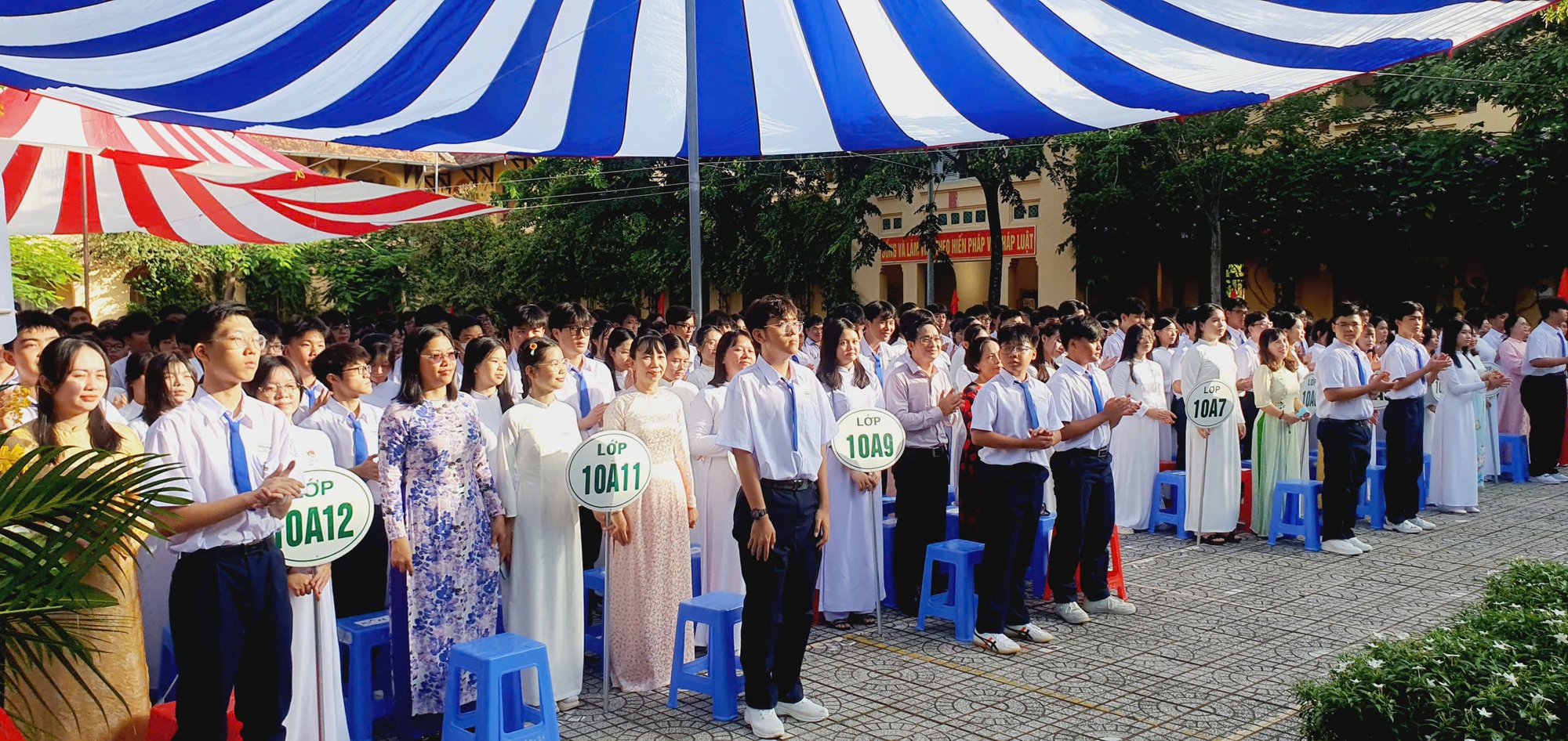 CẢ NƯỚC TƯNG BỪNG KHAI GIẢNG NĂM HỌC MỚI- Ảnh 27.
