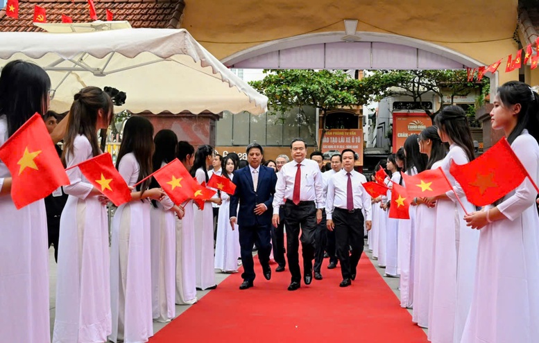CẢ NƯỚC TƯNG BỪNG KHAI GIẢNG NĂM HỌC MỚI- Ảnh 8.